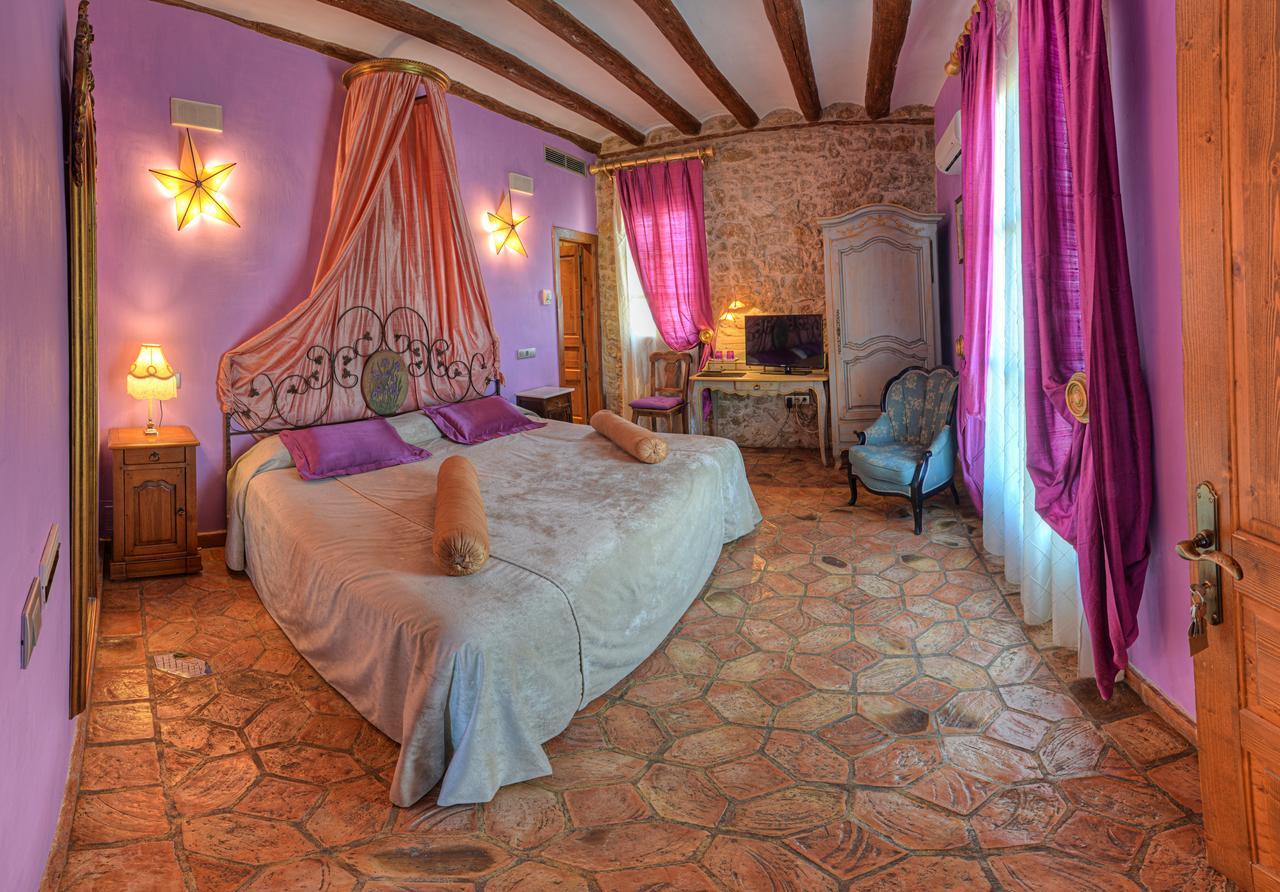 Bodegas De Arnes - Adults Only